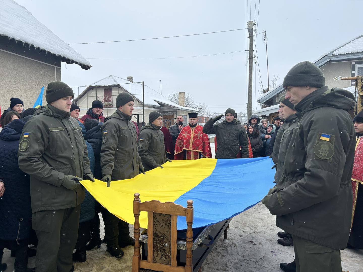 У Великій Луці попрощались з загиблим Героєм Олегом Буцієм