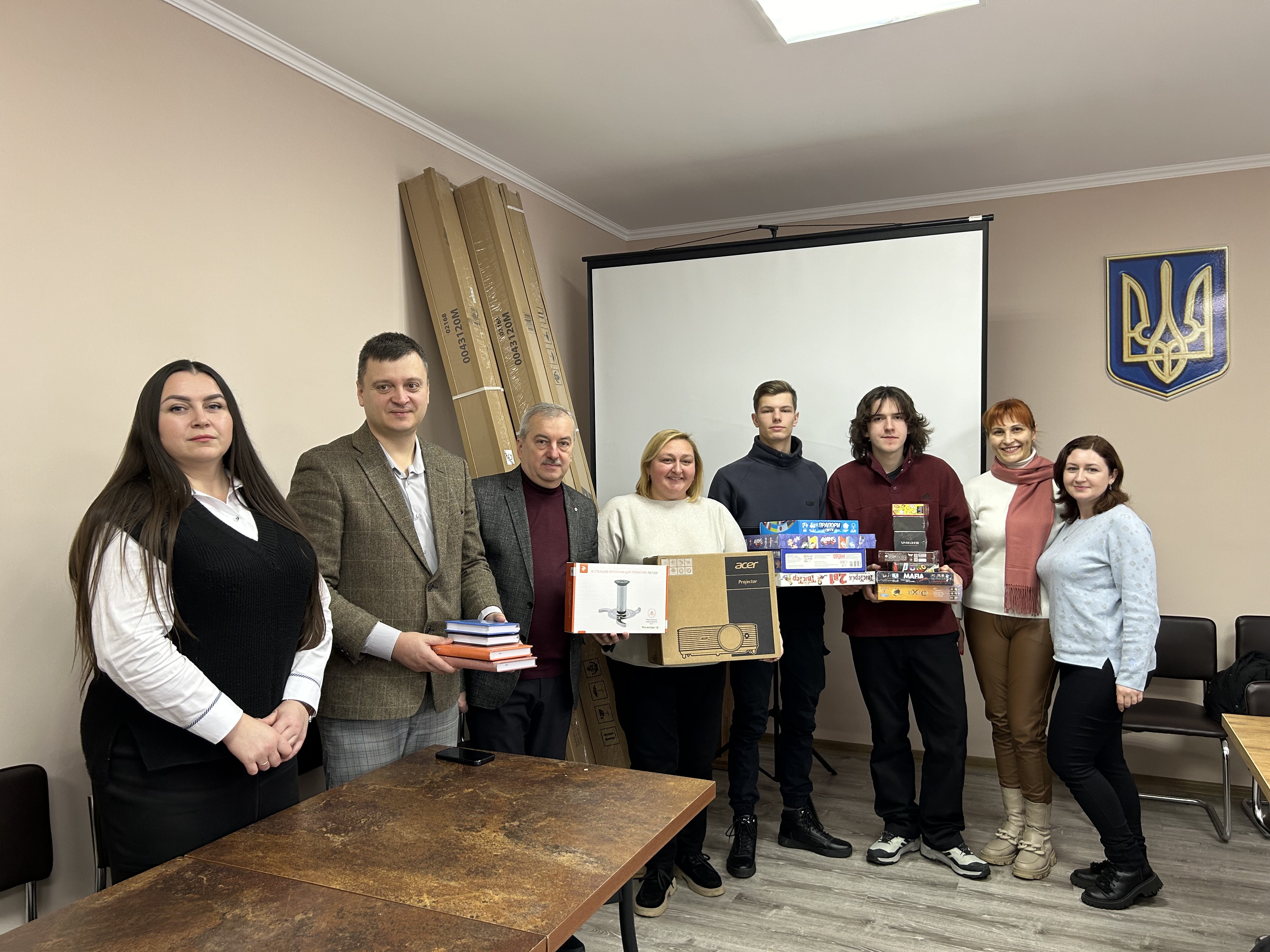 Учні та вчителі ліцеїв Великоберезовицької громади отримали подарунки за участь у проєкті