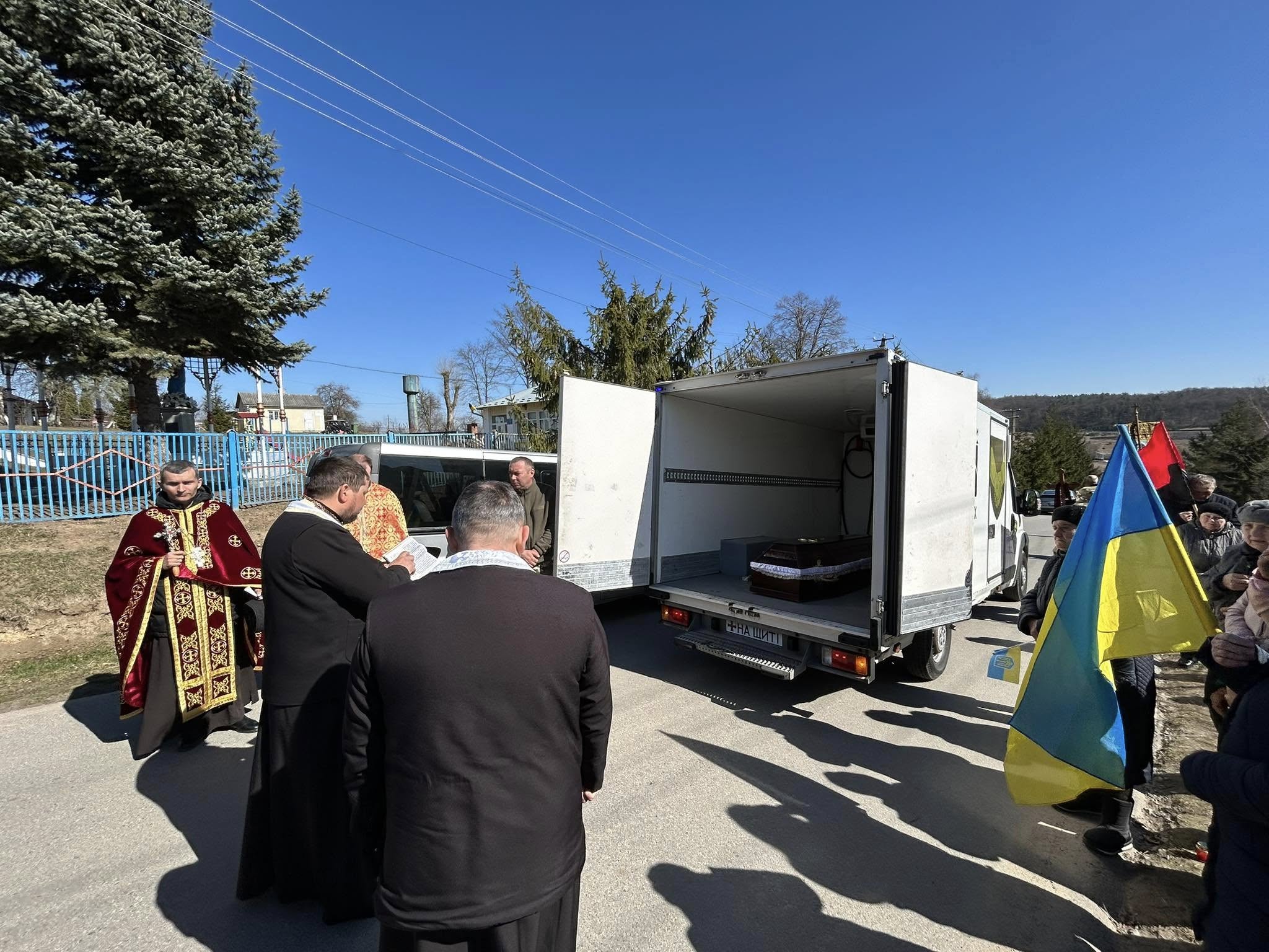 У селі Лучка зустріли тіло полеглого воїна Василя Кашицького