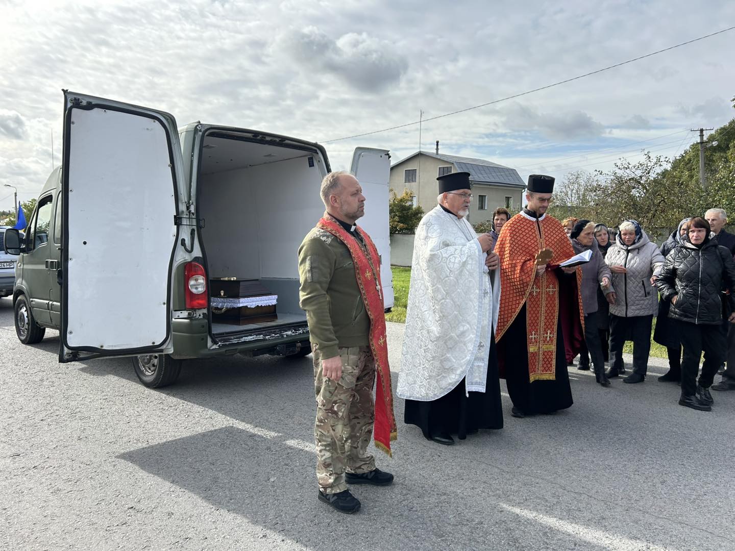 Жителі села Мишковичі зустріли тіло загиблого Івана Ляха