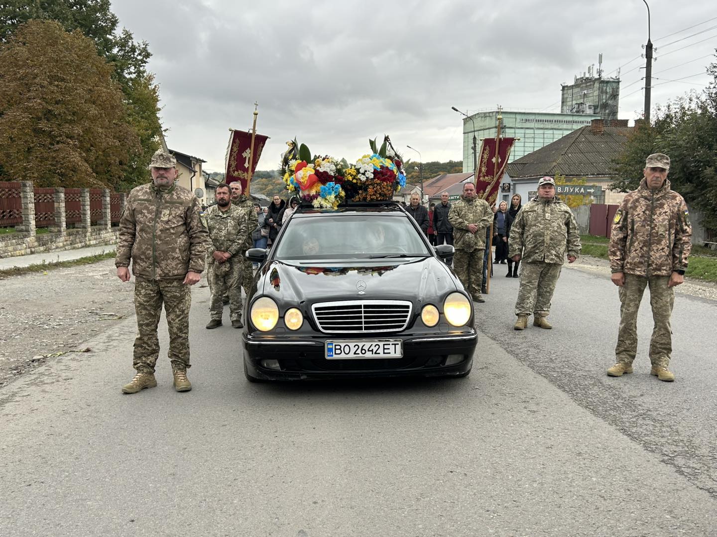 У селі Мишковичі попрощались із 42-річним воїном Іваном Ляхом