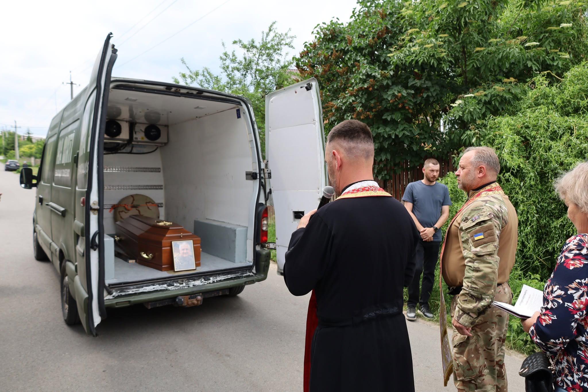 У селі Петриків зустріли тіло загиблого воїна Юрія Луханіна