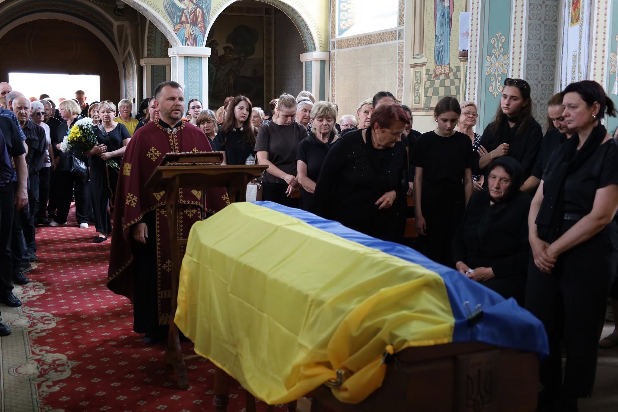Жителі села Петриків порощались із полеглим захисником Сергієм Оліярчуком