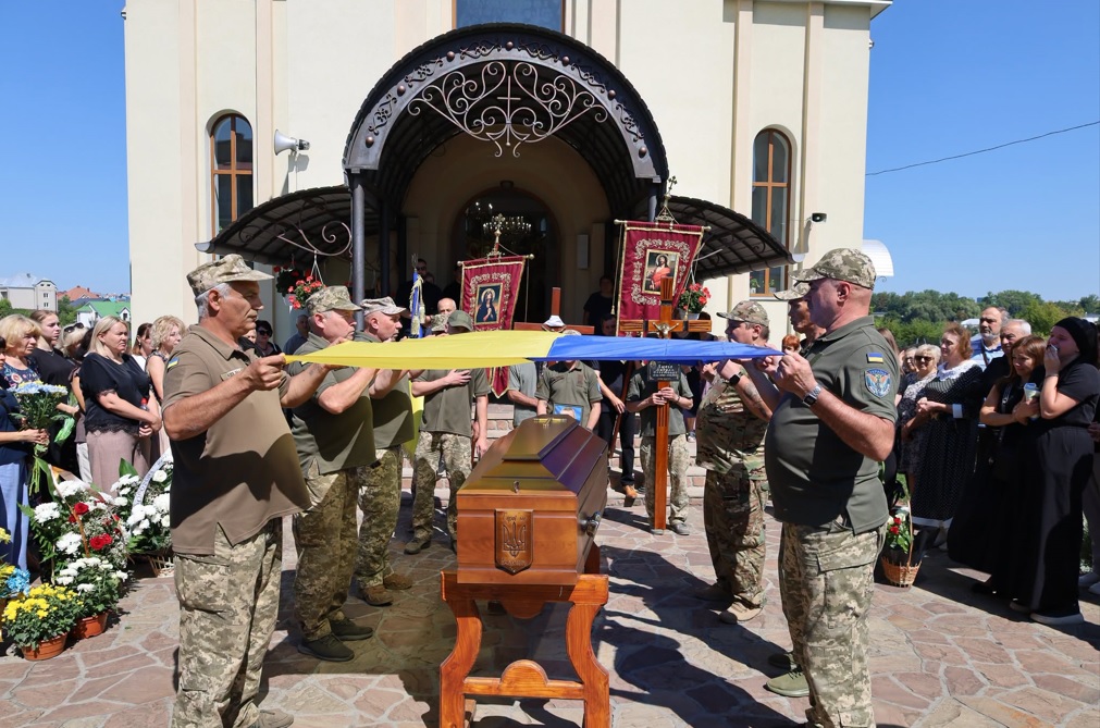 Жителі Петриків попрощались із полеглим захисником Миколою Яцківим