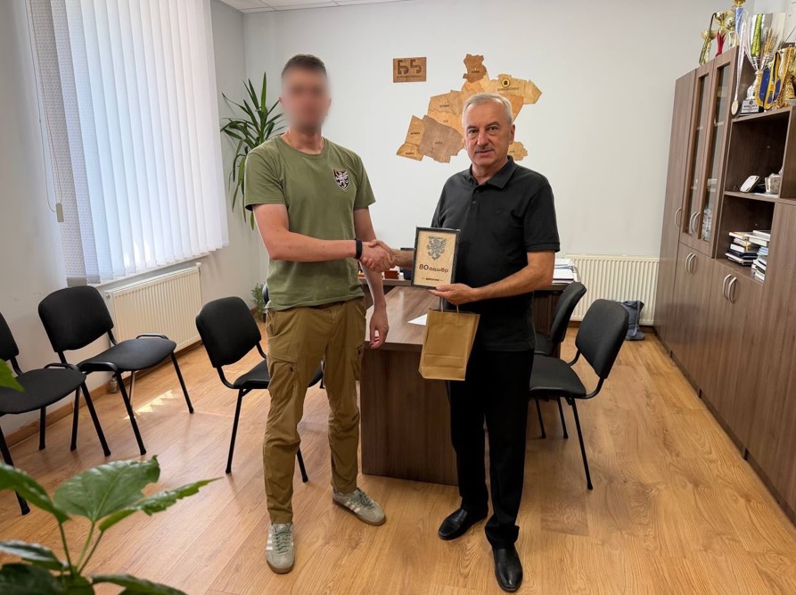 Голова громади зустрівся з військовослужбовцем 80-ї окремої десантно-штурмової бригади