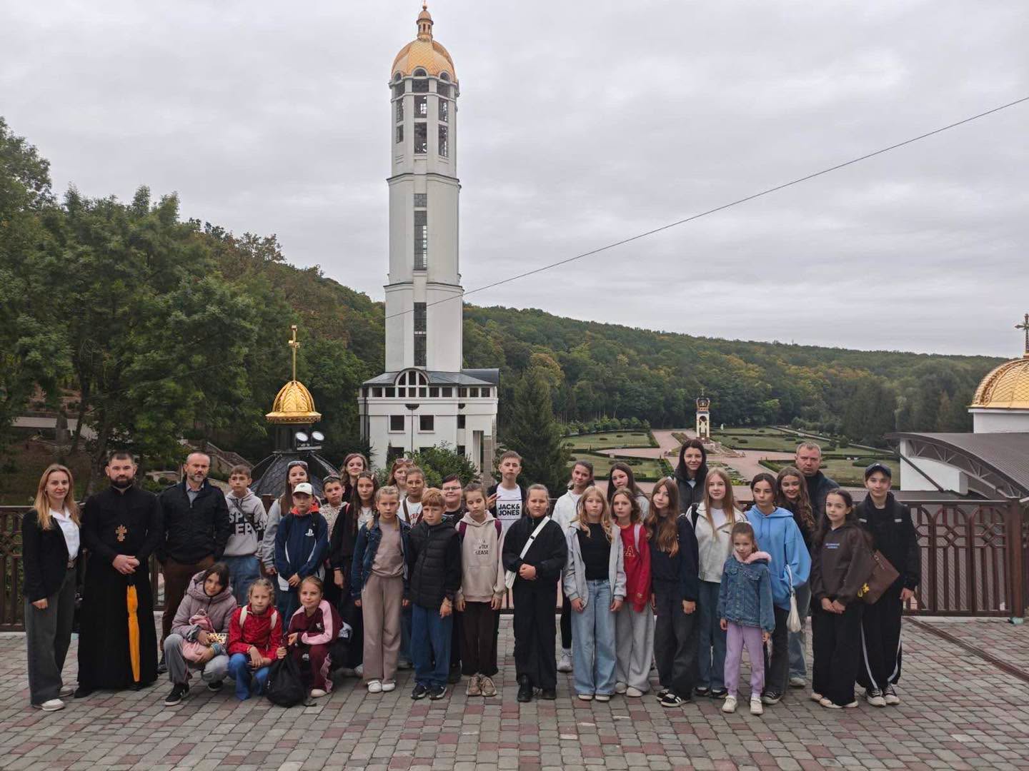 Вихованці туристичних гуртків Мишковицького та Острівського ліцеїв відвідали Зарваницю